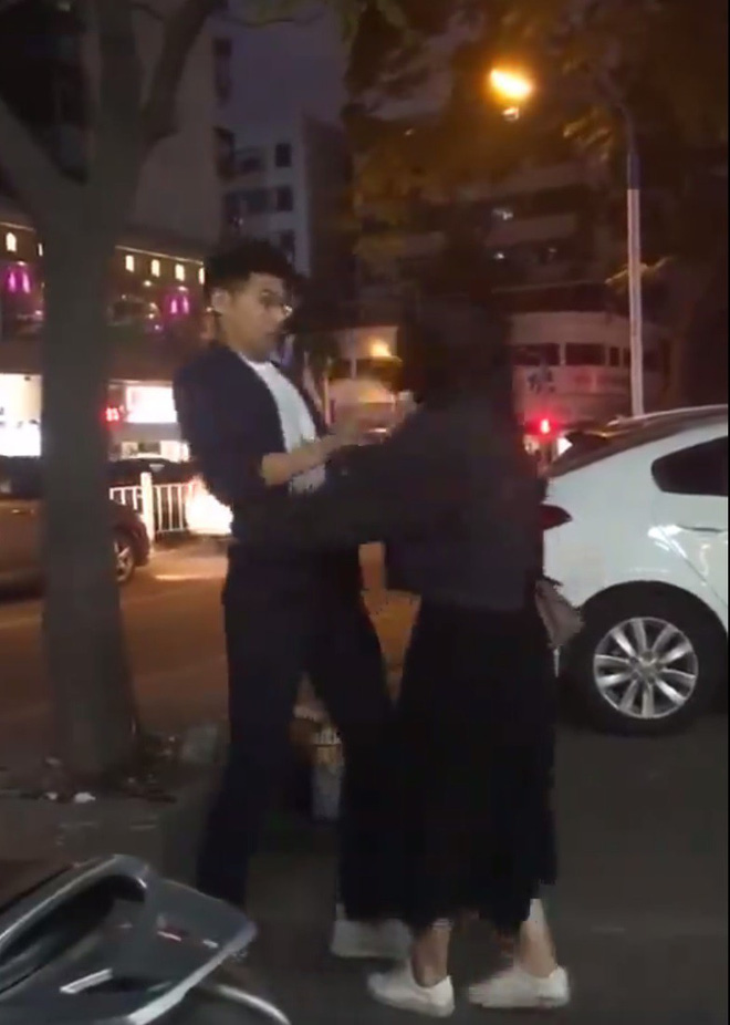 Sự thật phũ phàng của trào lưu vòng tay ôm kiếm gấu hot nhất mùa đông